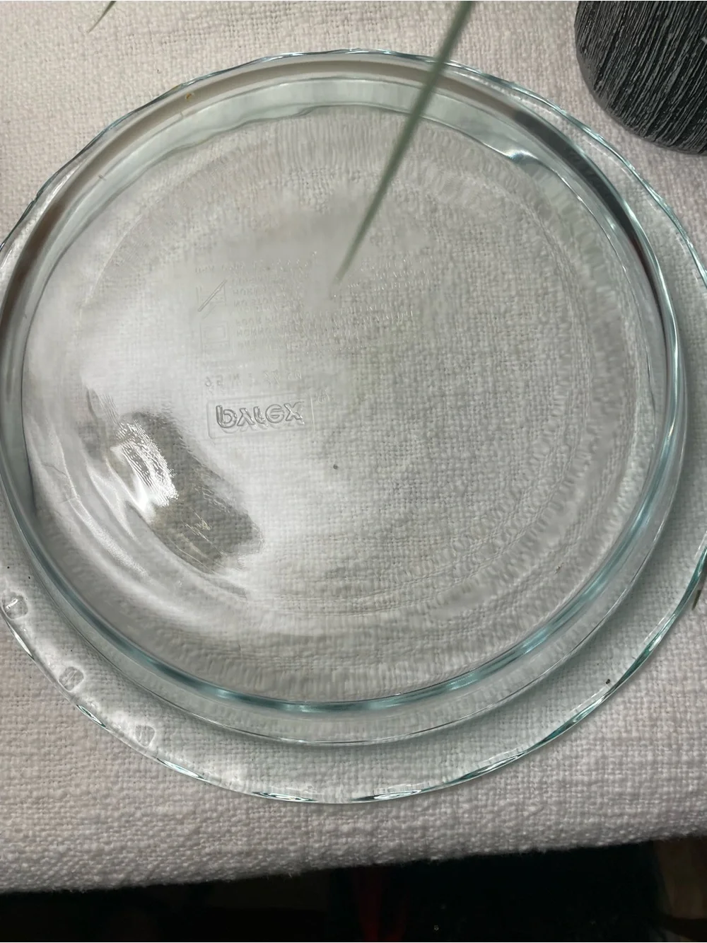 Pyrex Clear Glass Pie Plate with Scalloped Rim (pre-owned)